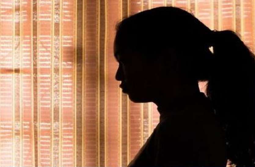 mute_girl.jpg पानी भरने गई मूकबधिर युवती से रेप, सीसीटीवी में कैद हुई आरोपी की शर्मनाक हरकत