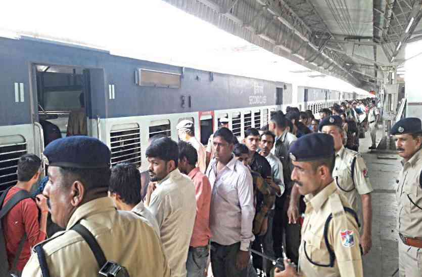 रेलवे इन स्टेशनों के लिए अहमदाबाद से दौड़ाएगा ट्रेनें...??? रेलवे इन स्टेशनों के लिए अहमदाबाद से दौड़ाएगा ट्रेनें...???