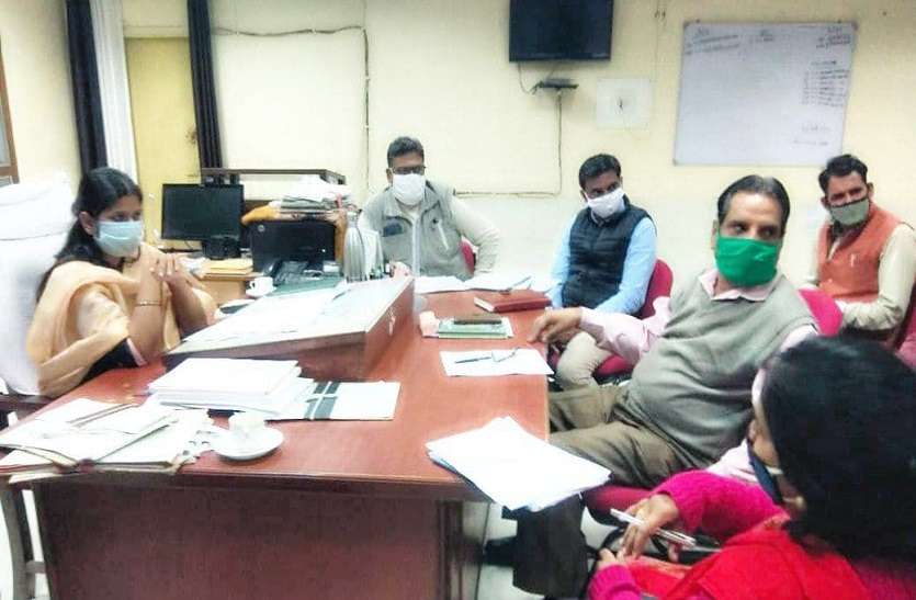 अब तंगहाली बढ़ा रही सुनीता का मर्ज अब तंगहाली बढ़ा रही सुनीता का मर्ज
