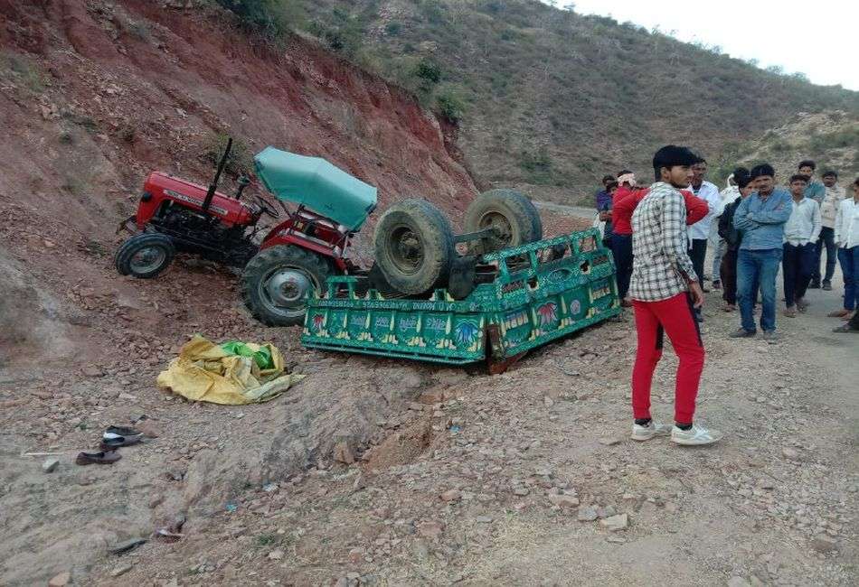 पहाड़ी की घाटी में श्रद्धालुओं से भरी ट्रॉली पलटी, दो की मौत