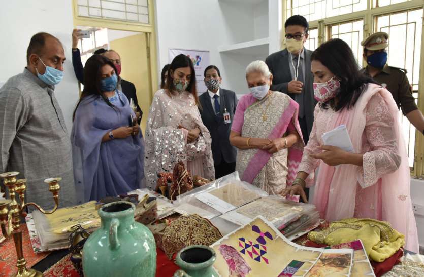 राज्यपाल ने चिकनकारी, ज़रदोजी के प्रशिक्षण कार्यक्रम का शुभारम्भ राज्यपाल ने चिकनकारी, ज़रदोजी के प्रशिक्षण कार्यक्रम का शुभारम्भ