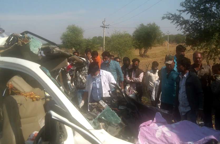 4 death in car tanker accident in ajmer सड़क किनारे खड़े टैंकर में जा घुसी तेज रफ्तार कार, चार जनों की मौत, एक गंभीर घायल
