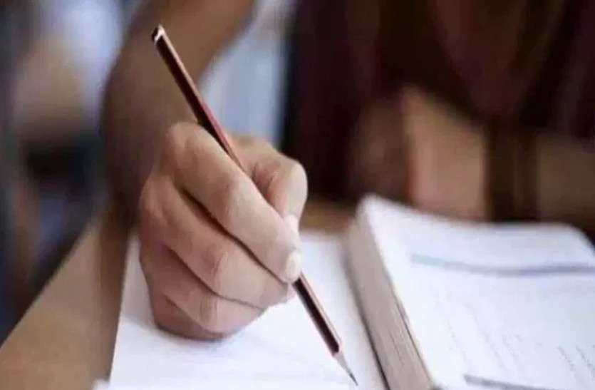 Only submit School fees, will fill the board examination form फीस वसूलने का नया पैंतरा: फीस जमा करवाओ तभी भरने देंगे बोर्ड परीक्षा फॉर्म