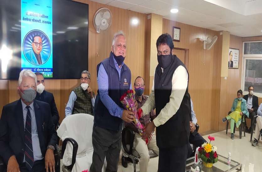 मुख्य सचिव का पद अलग है, निरंजन आर्य की मौलिकता बरकरार रहेगी— सीएस आर्य