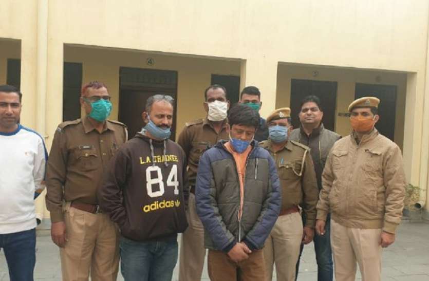 पुलिस की कार्रवाई-तीन जगह आरोपियों से 46770 नशे की गोलियां बरामद, चार आरोपी गिरफ्तार पुलिस की कार्रवाई-तीन जगह आरोपियों से 46770 नशे की गोलियां बरामद, चार आरोपी गिरफ्तार