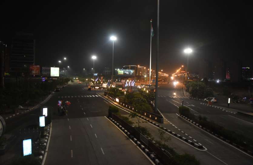 KNIGHT CURFEW IN SURAT : पहले दिन कहीं सख्ती तो कहीं नरमी KNIGHT CURFEW IN SURAT : पहले दिन कहीं सख्ती तो कहीं नरमी