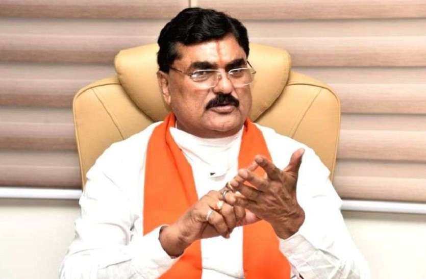 शिवराज सरकार के कैबिनेट मंत्री कमल पटेल आज प्रदेश दौरे पर, जानें दो दिन पहले क्यों बन गए थे 'हीरो' शिवराज सरकार के कैबिनेट मंत्री कमल पटेल आज प्रदेश दौरे पर, जानें दो दिन पहले क्यों बन गए थे 'हीरो'?