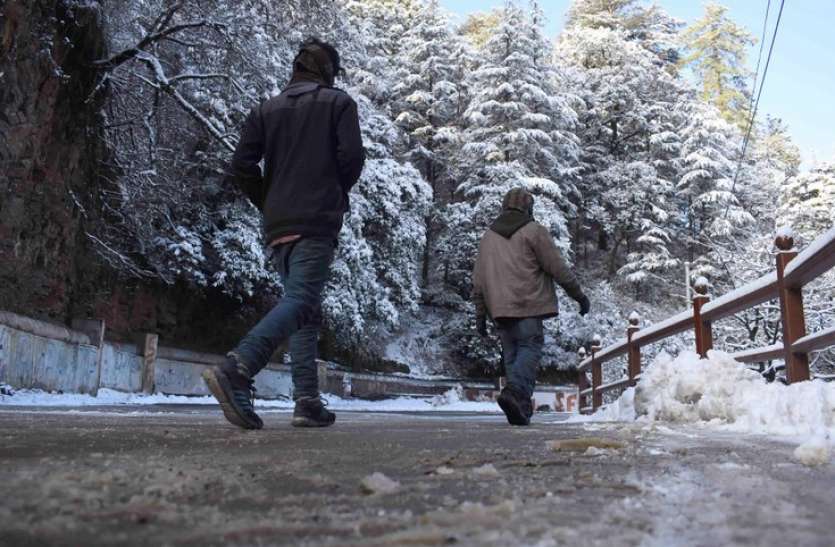 Cold in Kashmir increased due to icy winds बर्फीली हवा आने से कश्मीर में बढ़ी ठंड, माइनस 7.4 डिग्री पहुंचा तापमान