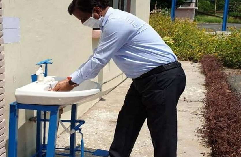Handwash Machine कोरोना से बचाव को सरकारी स्कूलों में हैंडवास यूनिट