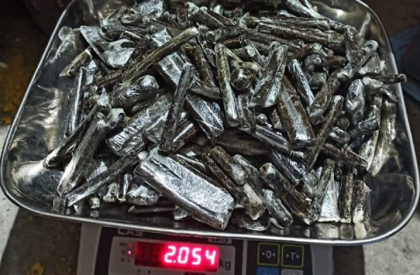 hashish.png Himachal Pradesh : ग्रॉसरी शॉप की आड़ में चल रहा था ड्रग्स का कारोबार, 2KG चरस बरामद