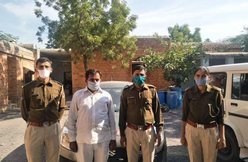 कार के टूल बॉक्स से अफीम का दूध जब्त कार के टूल बॉक्स से अफीम का दूध जब्त
