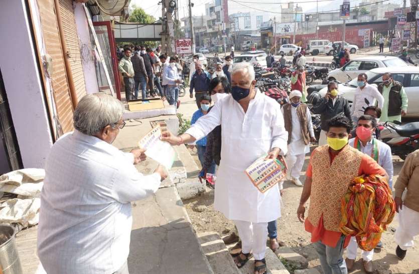 वार्डों में पहुंचे नेता, शुरू किया प्रचार अभियान, लिया फीडबैक वार्डों में पहुंचे नेता, शुरू किया प्रचार अभियान, लिया फीडबैक