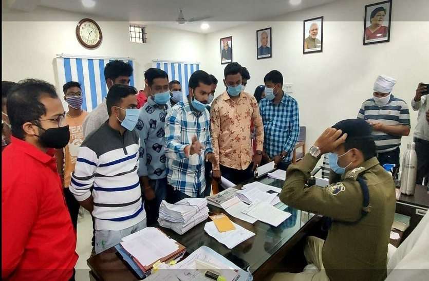 सरकारी डॉक्टर को पीटने वाला NSUI शहर अध्यक्ष पुलिस गिरफ्त से बाहर, उल्टा काउंटर केस दर्ज कराने नेता पहुंचे CSP के पास