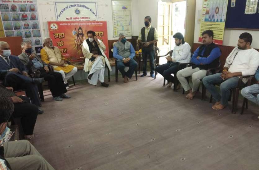 संस्कारों के साथ आधुनिकीकरण समय की महती आवश्यकता संस्कारों के साथ आधुनिकीकरण समय की महती आवश्यकता