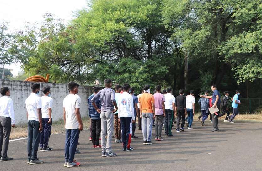 इस दौरान छात्रों की दौड़ लगवाकर उनका स्टेमिना भी देखा गया, कि उन्हें आडीसी कैंप के दौरान की परेशानी का सामना तो नहीं करना पड़ेगा।
