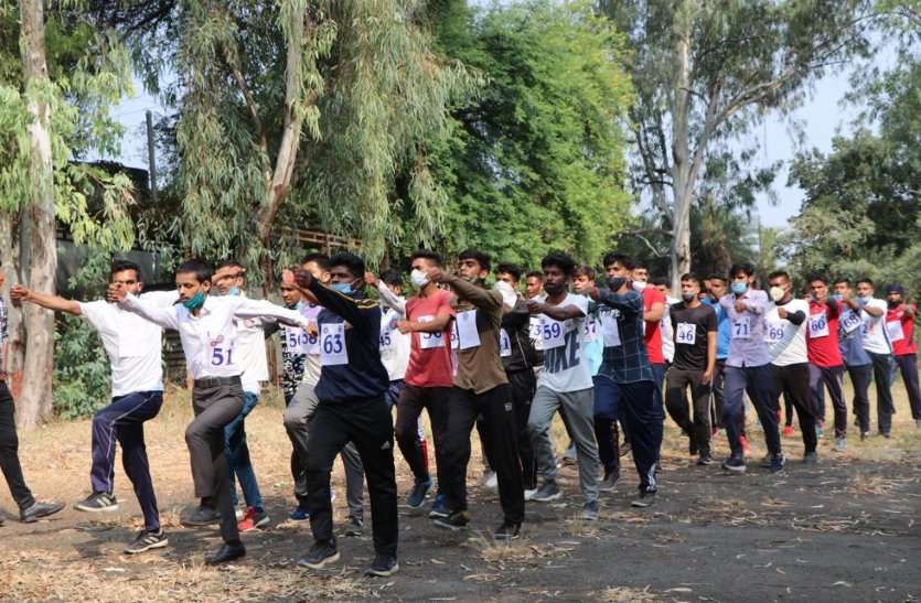 विश्वविद्यालय स्तर पर संपन्न हुई चयन प्रक्रिया में विश्वविद्यालय परिक्षेत्र के 8 जिलों के 74 लोगों ने सहभागिता की। इस चयन प्रक्रिया में स्वयंसेवकों ने परेड से लेकर सांस्कृतिक प्रस्तुतियों में सहभागिता