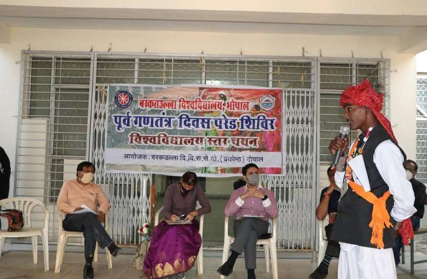 इस कार्यक्रम में मुख्य अतिथि के रुप में क्षेत्रीय निदेशक , राष्ट्रीय सेवा योजना कबीर शाह परेड विशेषज्ञ के रूप में लेफ्टिनेंट सरिता कुशवाहा, संस्कृतिक विशेषज्ञ निहारिका परमार, आर्ट प्राध्यापक, आनंद वि