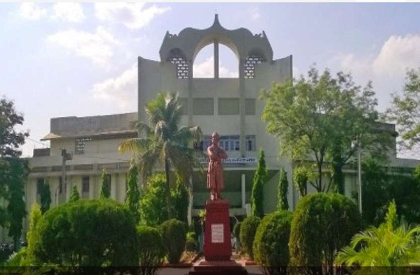 लॉ संकाय के छात्रों की पढ़ाई कराना भूले रविवि के जिम्मेदार, निर्देश के बावजूद विभागाध्यक्ष नहीं दे रहे ध्यान लॉ संकाय के छात्रों की पढ़ाई कराना भूले रविवि के जिम्मेदार, निर्देश के बावजूद विभागाध्यक्ष नहीं दे रहे ध्यान