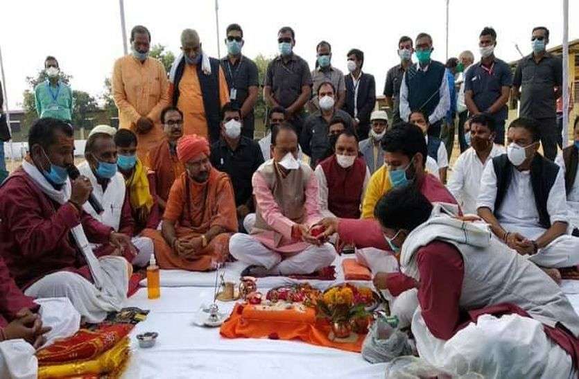 patrika सीएम ने ली देश की पहली गो कैबिनेट की बैठक, सालरिया में गो पूजन