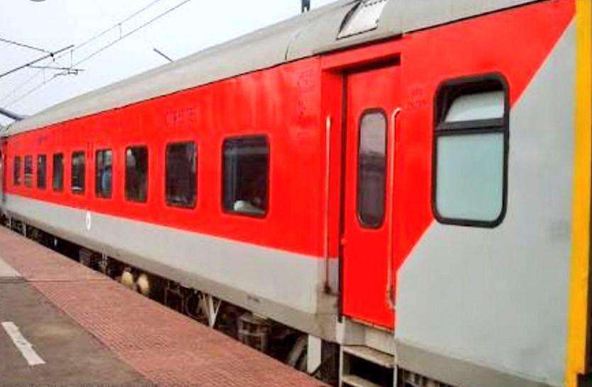 गेटमैन की बड़ी लापरवाही :. गेट रहा गया खुला, ट्रेन की चपेट में आई कार गेटमैन की बड़ी लापरवाही :. गेट रहा गया खुला, ट्रेन की चपेट में आई कार