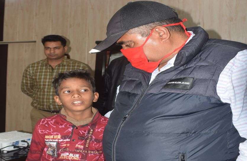 Half a dozen suspects in 11-year-old boy kidnapping case 11 वर्षीय बालक अपहरण के मामले में आधा दर्जन संदिग्ध हिरासत में