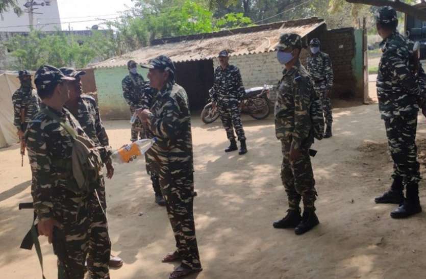 crpf.jpg Hathras Case: पीड़ित परिवार की सुरक्षा में रोजाना लाखों रुपए खर्च कर रही योगी सरकार