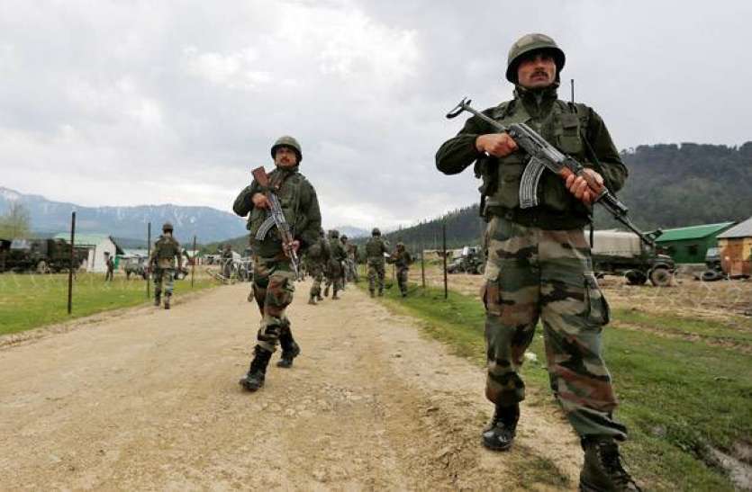 jammu-kashmir.jpg खतरा: मेंढर के आसमान में दिखी संदिग्ध वस्तु, अब नई तकनीक और रास्तों से हो रही घुसपैठ