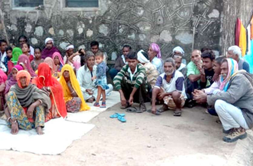महिला की हत्या के सत्रह दिन बाद भी नही लगा हत्यारों का सुराग, दहशत में है लोग महिला की हत्या के सत्रह दिन बाद भी नही लगा हत्यारों का सुराग, दहशत में है लोग