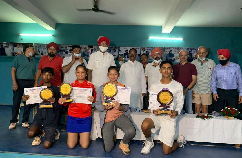 cg news ऑल इंडिया अंडर-14 टेनिस टूर्नामेंट: प्रथम वरीय समप्रीत विजेता, बालिका वर्ग में नंदिका उलटफेर का शिकार