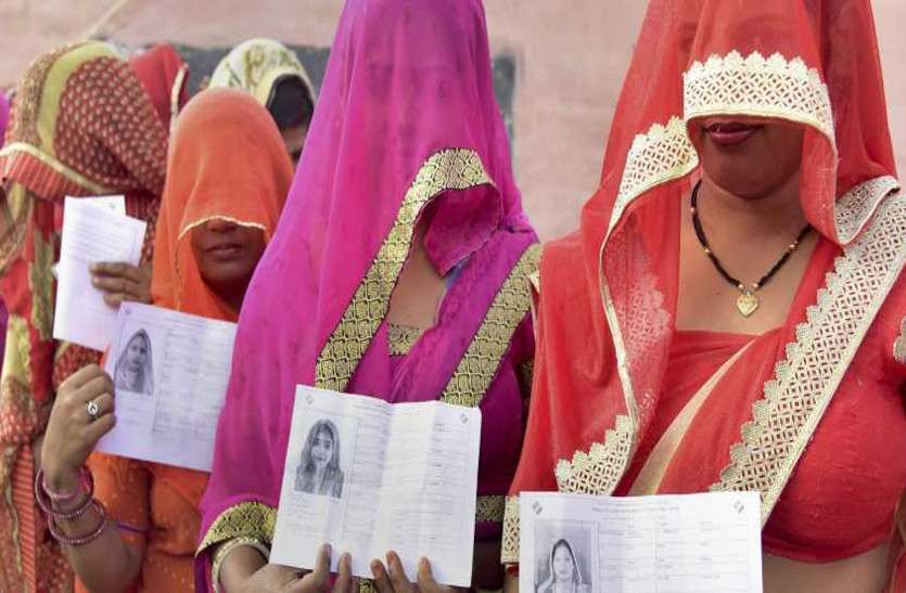 voting 21 जिलों में गावों की सरकार चुनने के लिए मतदान शुरू, दिग्गजों की साख दाव पर