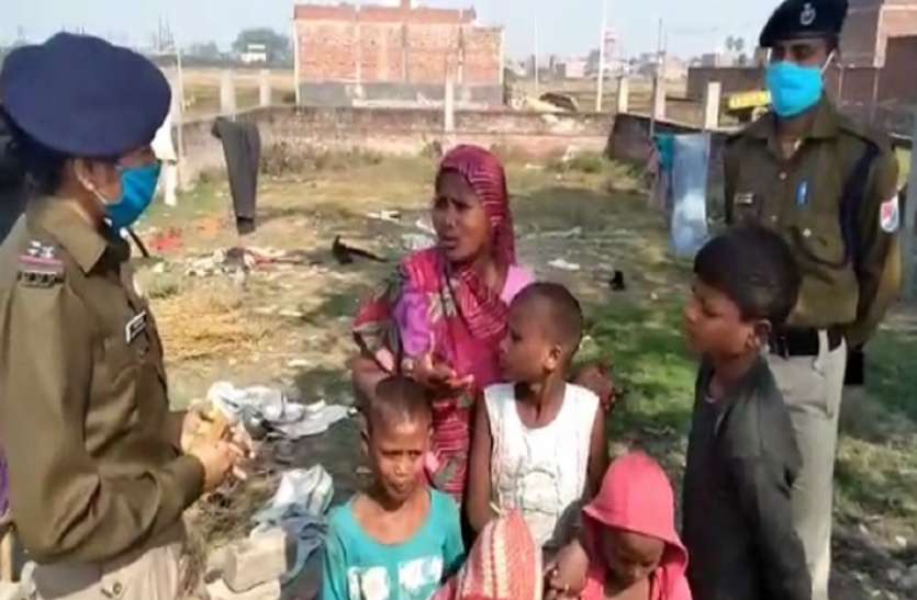 1_11.jpg जरा सी चूक होती तो एक साथ कट जाते परिवार के सात लोग, आरपीएफ जवान ने बचाया