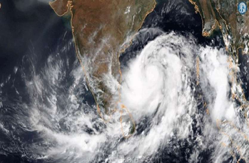चक्रवात निवार से चेन्नई से 410 किलोमीटर दूर, तबाही मचा सकता है तूफान चेन्नई से 410 किलोमीटर दूर है चक्रवात निवार, तबाही मचा सकता है तूफान
