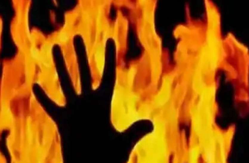 fire Breaking मेरठ में महिला अधिवक्ता को सैनिटाइजर से जलाने की घटना सामने आई, एसपी ने दिए जांच के आदेश