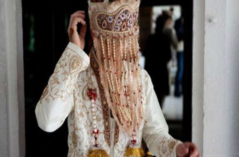 Alwar People Not Following Corona Guidelines In Marriages अलवर: देवउठनी एकादशी से पूर्व शहर में निकली कई बारातें, ना गाइडलाइन की पलना हुई, ना लोगों ने मास्क लगाए