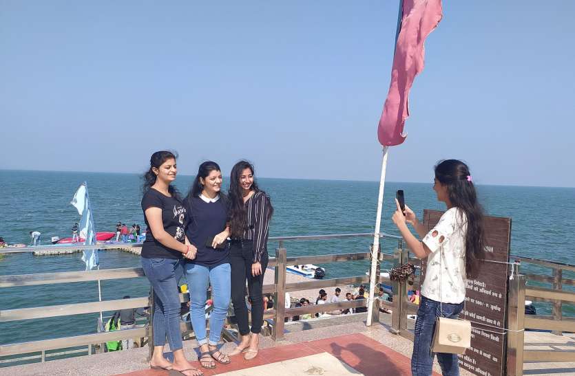 Tourist center hanuvantia Famous tourist destination - मप्र के प्रसिद्ध पर्यटन स्थल हनुवंतिया में जलक्रीड़ा का आनंद