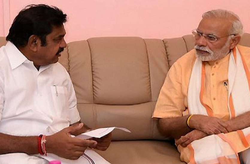 PM Modi dials TamilNadu, Puducherry CMs over Cyclone Nivar NivarCyclone: पीएम मोदी ने मुख्यमंत्री पलनीस्वामी से बात, चक्रवात से निपटने में हर संभव मदद का दिया भरोसा