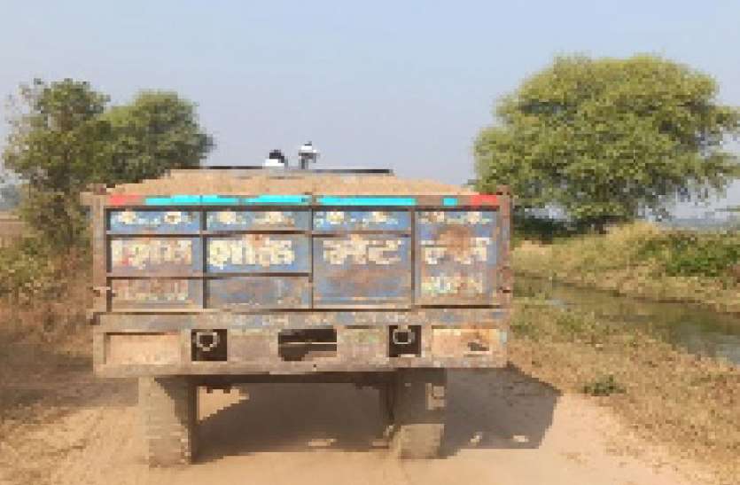 बजरी का अवैध खनन जोरों पर बजरी का अवैध खनन जोरों पर
