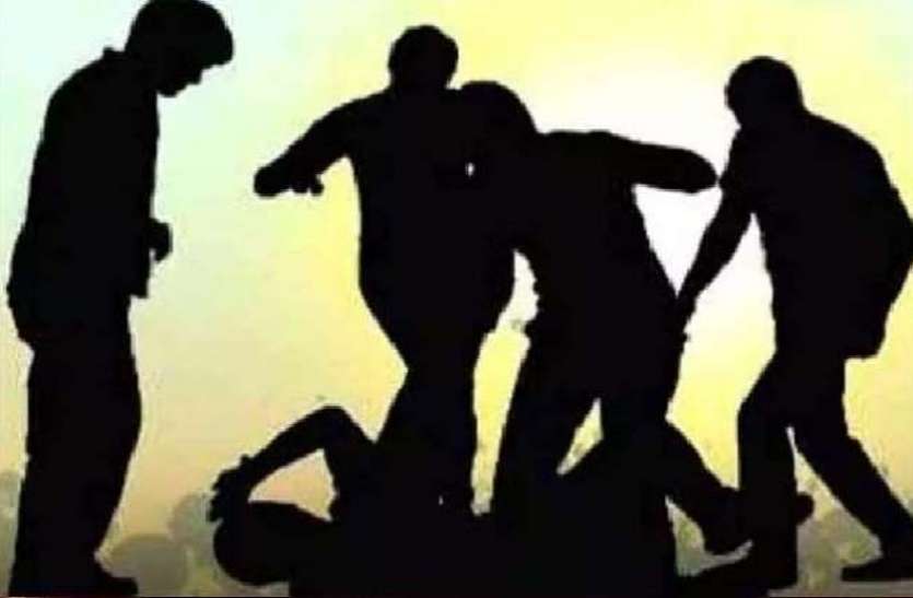 demo-pic.jpg पैर से ई-रिक्शा छूने पर चालक को पीट-पीटकर मार डाला, पूर्व जिला पंचायत सदस्य समेत तीन हिरासत में