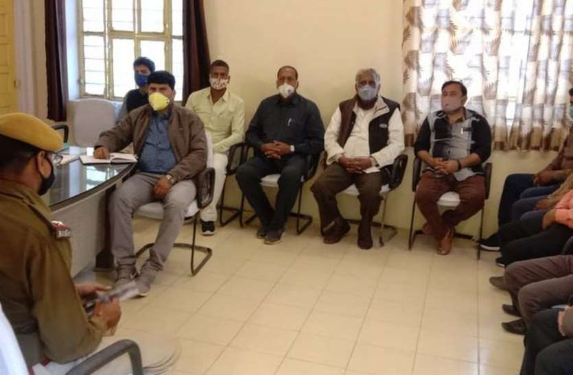 घोड़ी पे होके सवार, शहर में नहीं निकल सकेगा दूल्हा यार घोड़ी पे होके सवार, शहर में नहीं निकल सकेगा दूल्हा यार