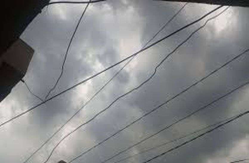 Clouds were prevalent in the city throughout the day in bhilwara शहर में दिन भर छाए रहे बादल