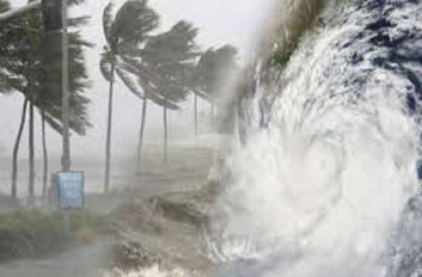 Cyclone Nivar तेज बारिश, चारों तरफ पानी ही पानी, कई पेड़ धराशाही, कई ट्रेनें रद्द