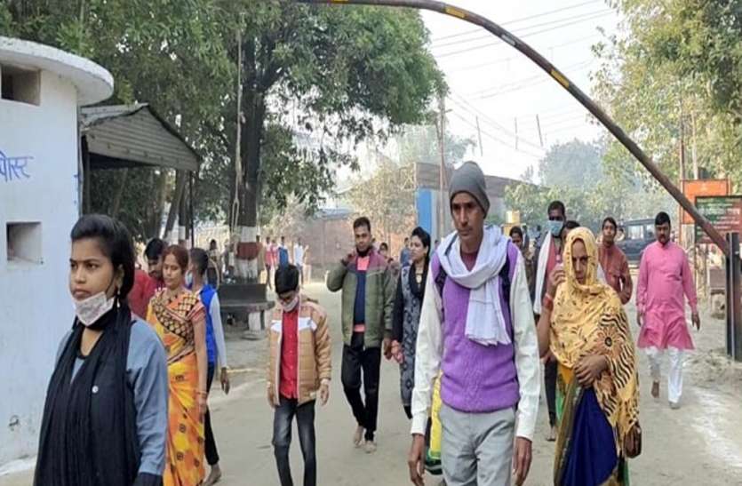 अयोध्या में मोक्ष प्राप्त करने के लिए बड़ी संख्या में श्रद्धालुओं ने की पंचकोसी परिक्रमा अयोध्या में मोक्ष प्राप्त करने के लिए बड़ी संख्या में श्रद्धालुओं ने की पंचकोसी परिक्रमा