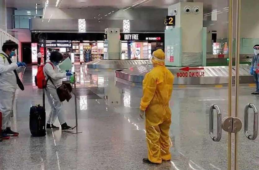 Corona test of passenger coming from Delhi at Jolly Grant Airport देहरादून के जॉलीग्रांट एयरपोर्ट पर होगा दिल्ली से आने वाले पैसेंजर का कोरोना टेस्ट
