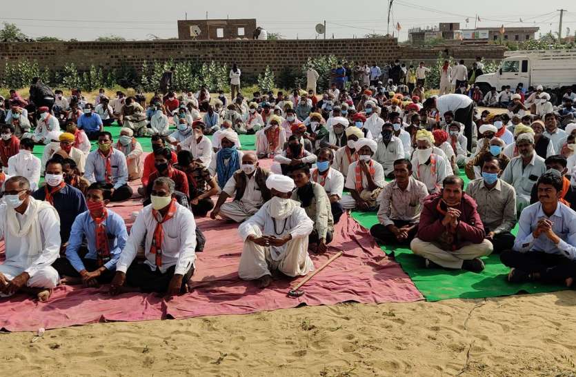 केबिनेट मंत्री ने किया जनसंपर्क, ली सभाएं केबिनेट मंत्री ने किया जनसंपर्क, ली सभाएं