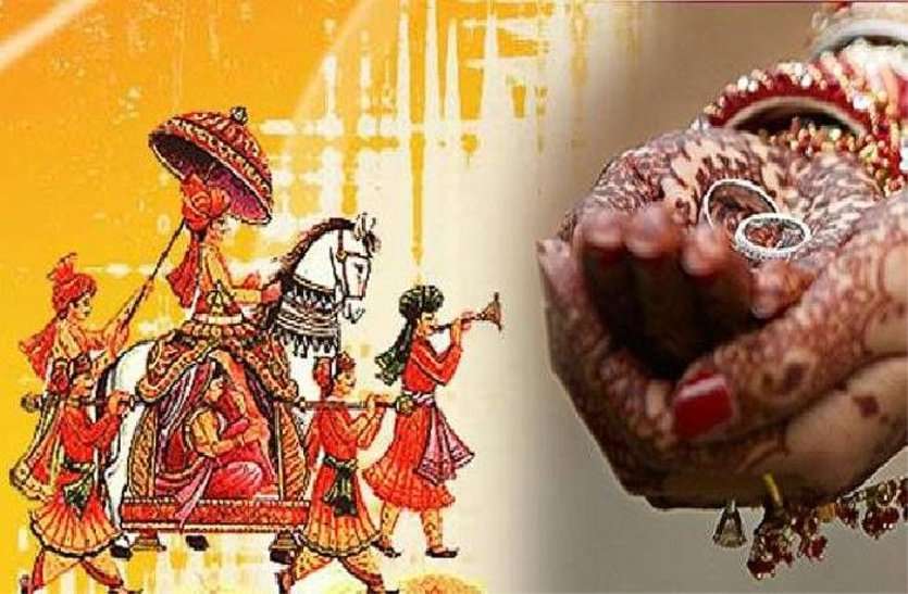 The strictness of the administration was not seen in weddings, more than the number of people involved शादियों में नहीं दिखी प्रशासन की सख्ती, तय संख्या से ज्यादा लोग हुए शामिल