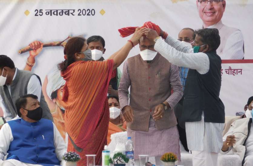 मुख्यमंत्री ने कहा - बिरसामुण्डा के नाम से जाना जाएगा शहडोल मेडिकल कॉलेज, स्थापित होंगे वनोपज और खनिज आधारित उद्योग मुख्यमंत्री ने कहा - बिरसामुण्डा के नाम से जाना जाएगा शहडोल मेडिकल कॉलेज, स्थापित होंगे वनोपज और खनिज आधारित उद्योग
