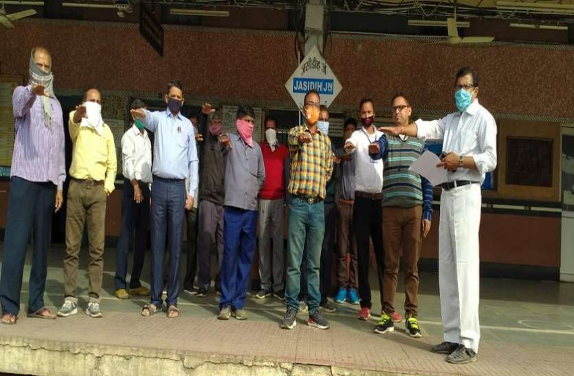 CONSTITUTION DAY OBSERVED BY ER -SER--अधिकारियों और कर्मचारियों ने प्रतिज्ञा ली CONSTITUTION DAY OBSERVED BY ER -SER--अधिकारियों और कर्मचारियों ने प्रतिज्ञा ली