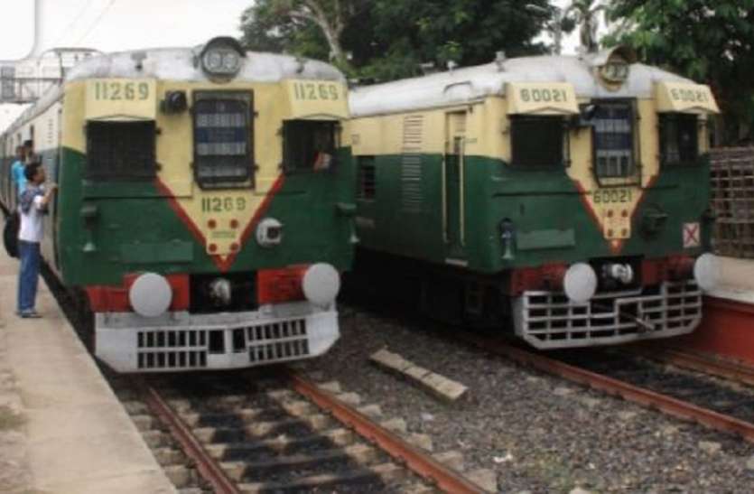 KOLKATA LOCAL TRAIN---भीड़ को देखते हुए हावड़ा स्टेशन से 51 अतिरिक्त लोकल KOLKATA LOCAL TRAIN---भीड़ को देखते हुए हावड़ा स्टेशन से 51 अतिरिक्त लोकल