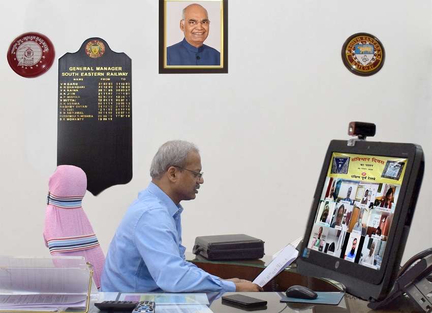 CONSTITUTION DAY OBSERVED BY ER -SER--अधिकारियों और कर्मचारियों ने प्रतिज्ञा ली