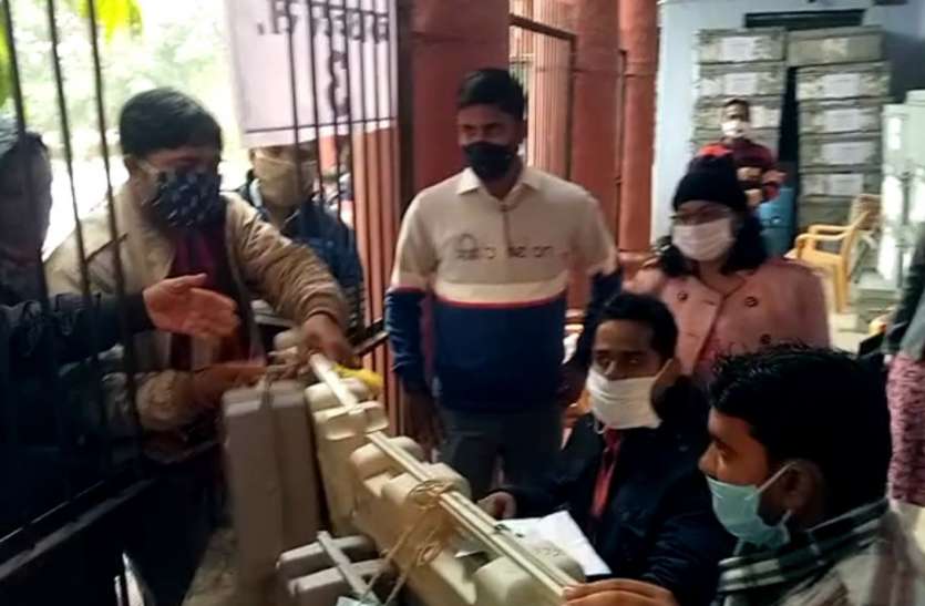 पंचायतीराज आम चुनाव - 2020, द्वितीय चरण के तहत नैनवां में मतदान कल, मतदान दल रवाना पंचायतीराज आम चुनाव - 2020, द्वितीय चरण के तहत नैनवां में मतदान कल, मतदान दल रवाना